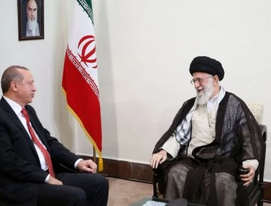 «Καρφί» στο μάτι των ΗΠΑ: Ο Ρ.Τ.Ερντογάν είδε Χαμενεΐ - Απειλεί με εμπλοκή σε Ιντλίμπ